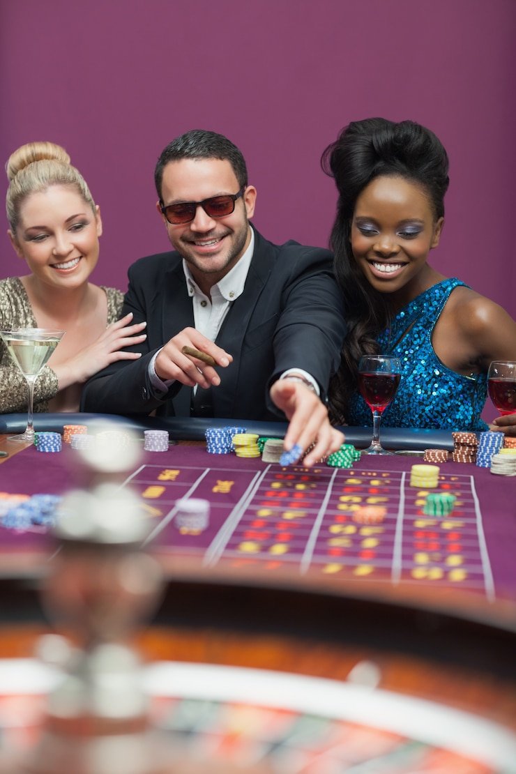 Live Fishing Games table on toto77 login with multiple players aiming at fish targets